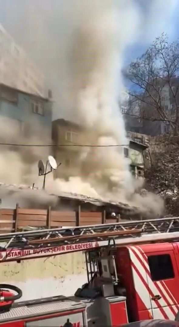 I S T A N B U L K A G I T H A N E’ D E Y A N G I N D A N S O N A 1229807 365780